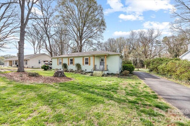 Foto del edificio - 5711 Oak Dr