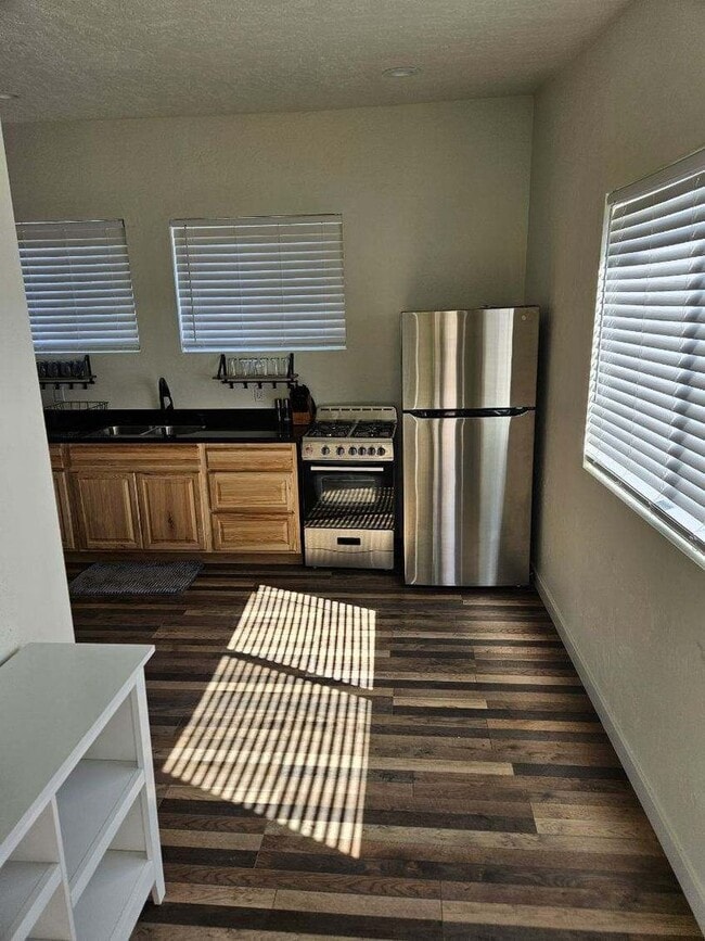 Building Photo - SAM 1718