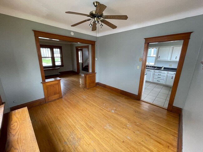 Foto del edificio - Three Bedroom East Hillside Home