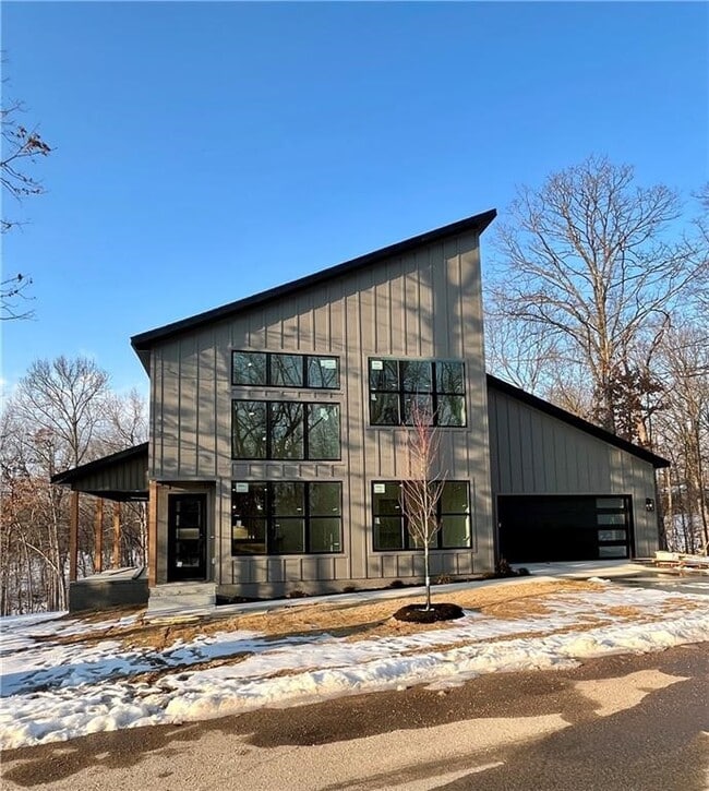 Building Photo - 8 Cranfield Dr