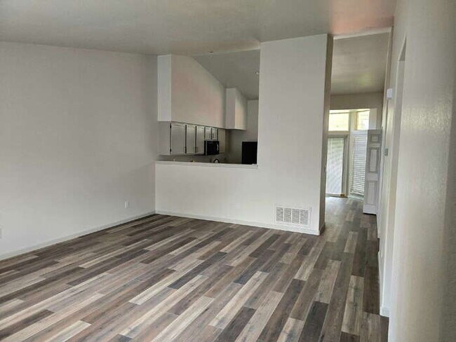 Building Photo - Beautifully Remodeled 2 Bed, 2 Bath, Single level Townhome, 2 car garage.
