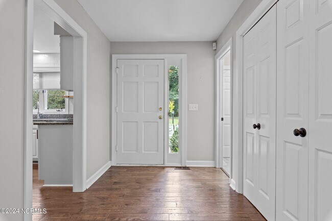 Building Photo - 1503 Mt Washington Cir