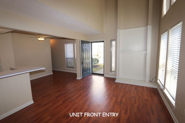 Foto del edificio - LARGE EAST MEMPHIS/GERMANTOWN TOWNHOME