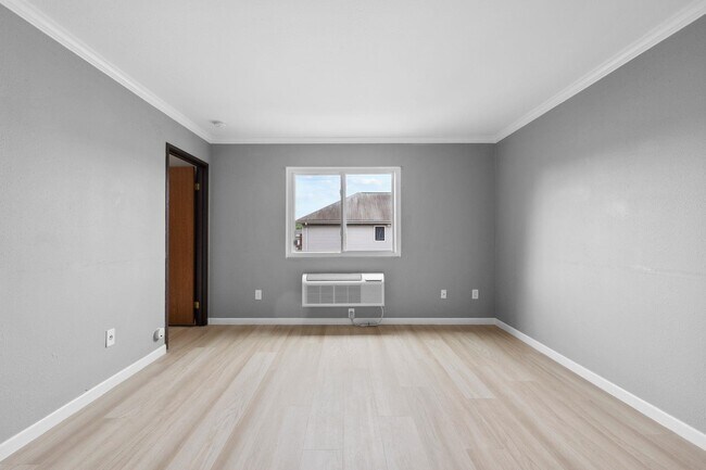 Building Photo - 9 Vreeland Ave