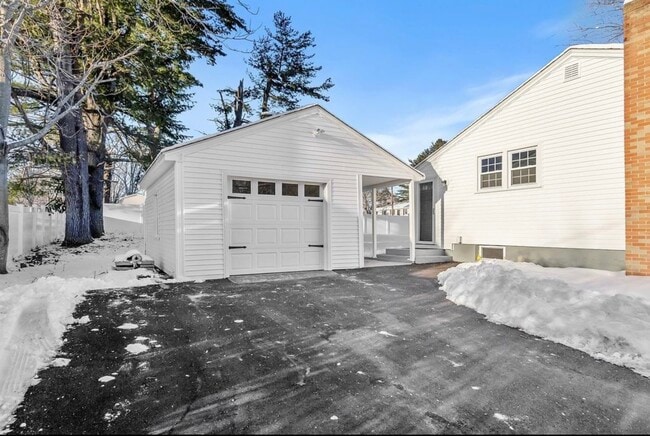 Building Photo - 13 Centerville Dr