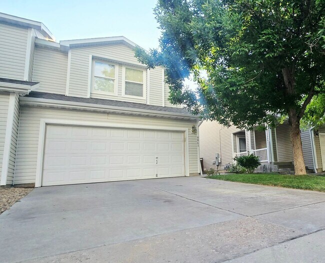 Building Photo - 3 Bedroom House - walk to park and bike tr...