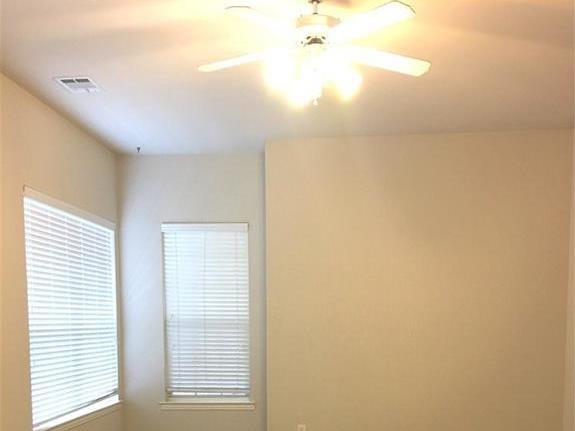 Building Photo - 15909 Twin Cove Dr