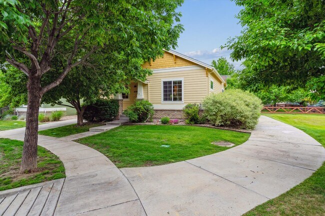 Building Photo - 1038 Village Cir
