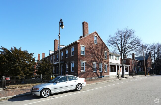 Building Photo - 95 Pleasant St
