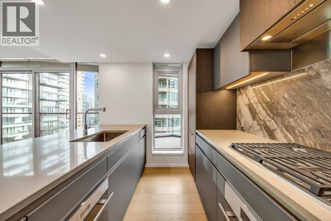 Building Photo - 889 Pacific St