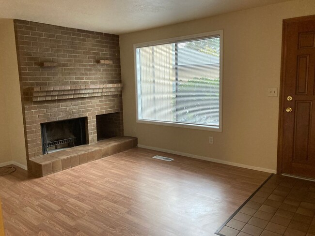 Building Photo - Remodeled Condo at Battlecreek Meadows