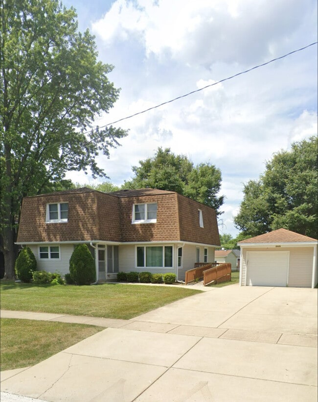 Building Photo - 2605 Oriole Ln
