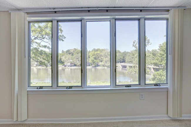 Foto del edificio - 2 Stone Spring Ln