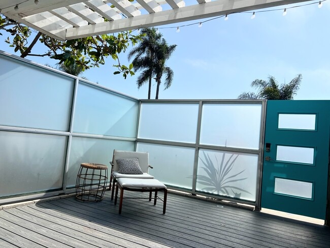 Patio delantero acristalado - 2225 Manchester Avenue