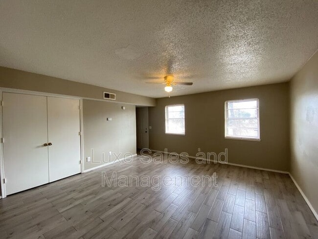 Building Photo - 6048 NW Expressway