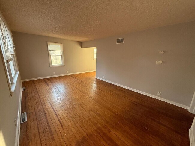 Photo - Big Spacious Beautiful Single Family 4 bedroom House for Rent !!!