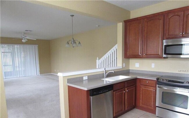 Foto del edificio - Beautiful 3 Bed 2.5 Bath Gated Townhome fo...