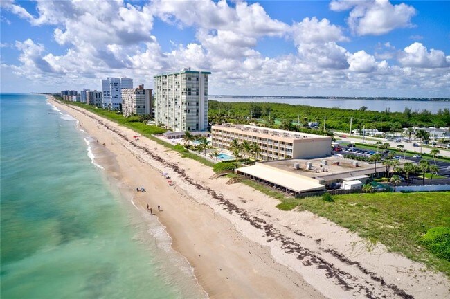 Building Photo - 9800 S Ocean Dr