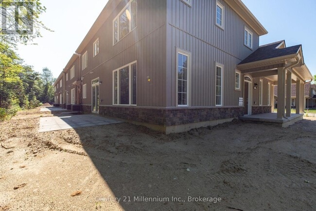 Building Photo - 01 Steinway St