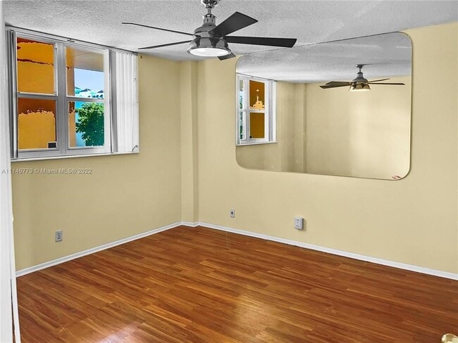 Foto del edificio - 1777 SE 15th St