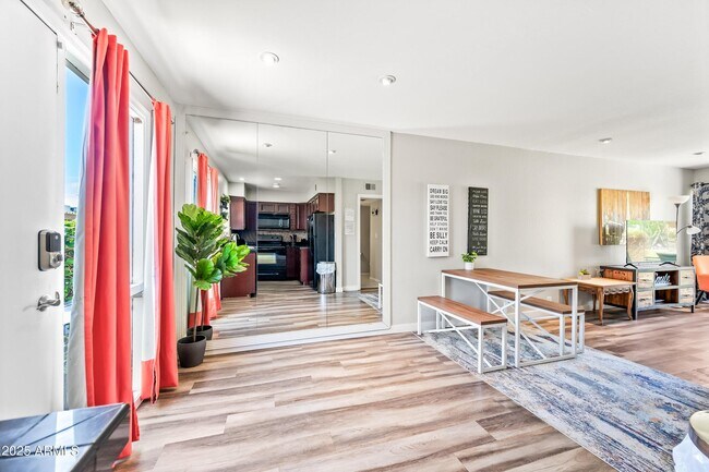 Foto del edificio - 4630 N 68th St