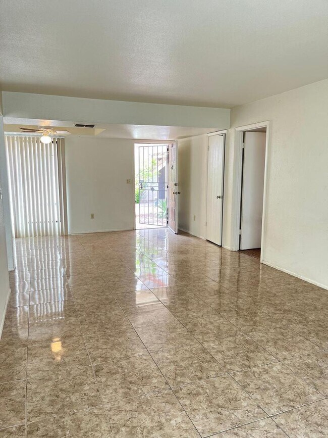 Building Photo - 3119 W Cochise Dr