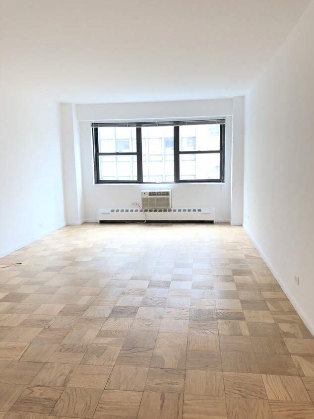Primary Photo - 333 E 46th St