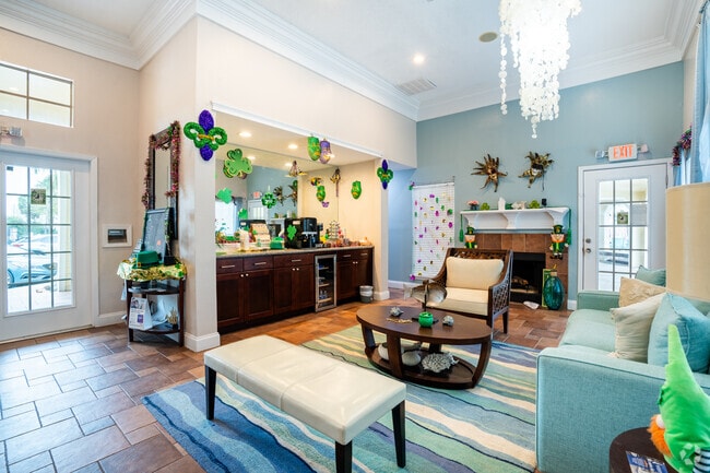Lobby Photo - Broadwater