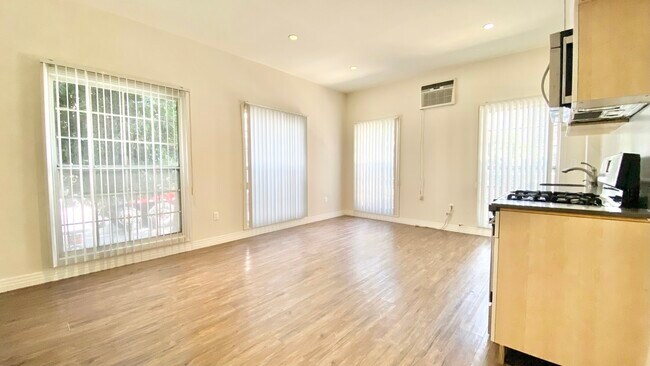 Foto del edificio - 3192 W 7th St