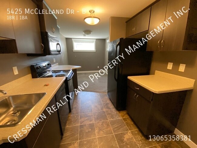 Building Photo - 1 Bed, 1 bath BASEMENT SUITE available for...