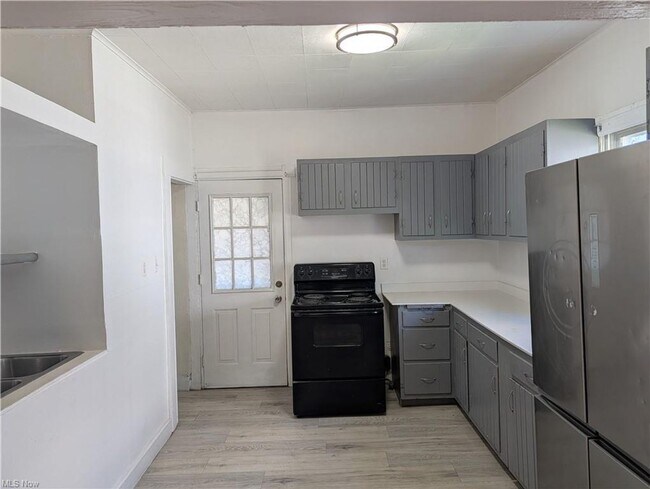 Foto del edificio - 4 bed 2 Bath Rental