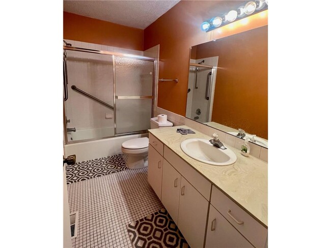 Building Photo - 2228 Oregon Ct
