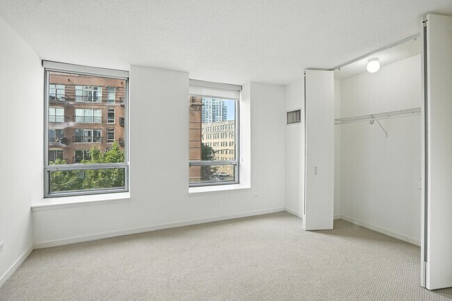 Foto del edificio - 542 N Kingsbury St