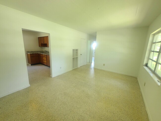 Foto del edificio - 10396 Eastside Ave