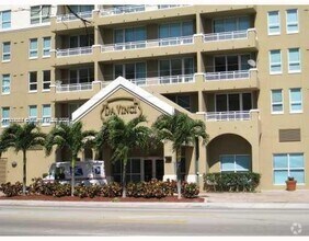 Building Photo - 2665 SW 37th Ave