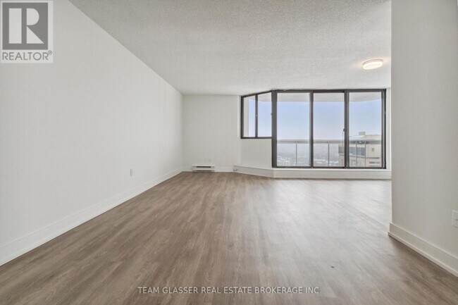 Building Photo - 340 Colborne St