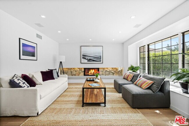 Foto del edificio - 5560 Ruthwood Dr