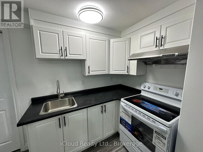 Building Photo - 65 Periwinkle Way