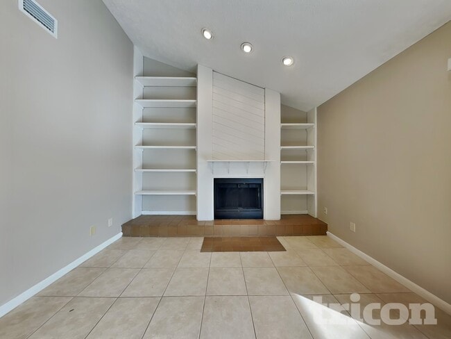 Building Photo - 1422 Mistyglen Ln