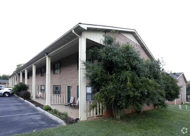 Building Photo - Sandy Springs Townhouses