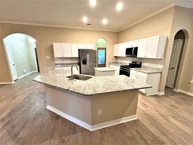 Building Photo - 1103 Miramar Ave