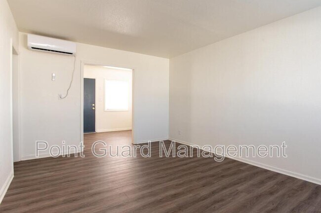 Building Photo - 813 S Beverly St