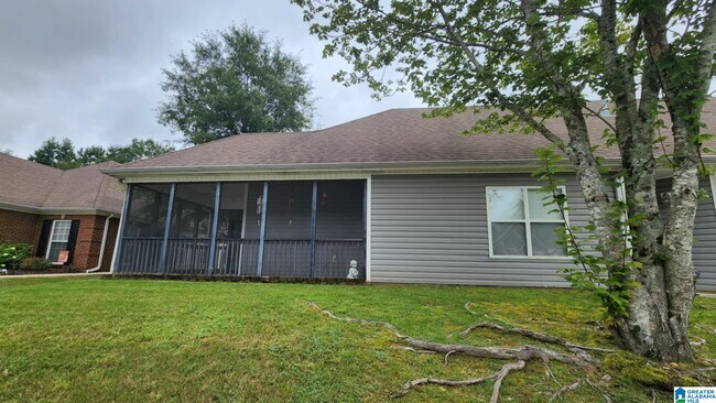 Foto del edificio - 299 High Ridge Dr