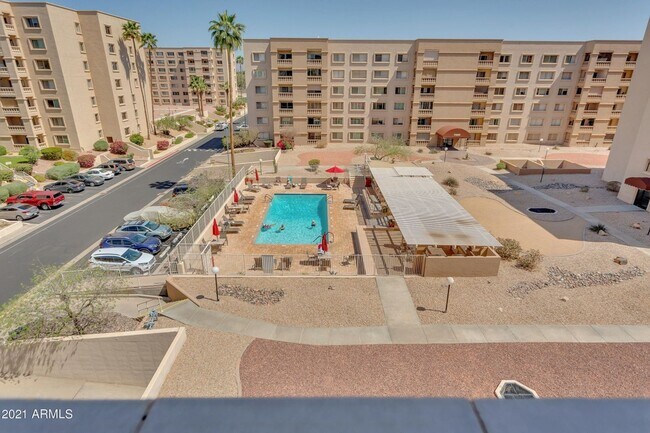 Foto del edificio - SCOTTSDALE SHADOWS LUXURY CONDO WITH AC, WATER INCLUDED AND 9 HOLE GOLF