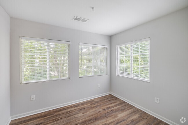 The Middleton - 3BR, 2BA - 1,417SF - Sun Room - Sabal Palms