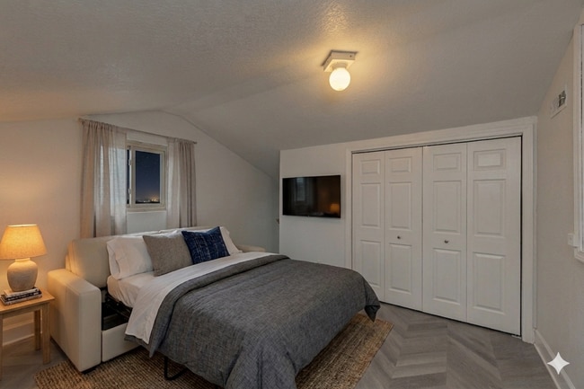 Foto del edificio - Renovation Studio with Free Parking + W&D + Storage Loft! Near NE 42nd