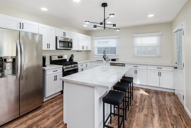 Building Photo - 5209 Solola Ave