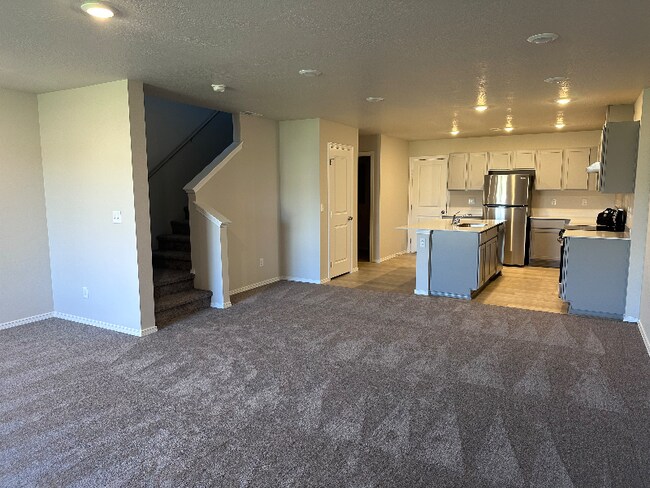 Building Photo - 181 E Lupine Ln