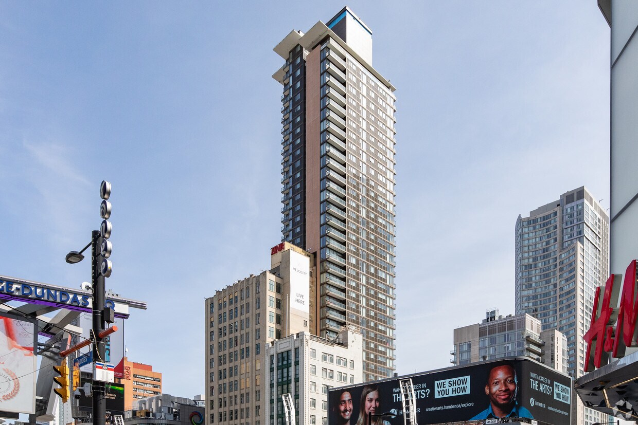 Photo principale - Velocity at the Square