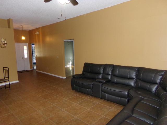 Building Photo - 4 bedroom in Jacksonville FL 32225